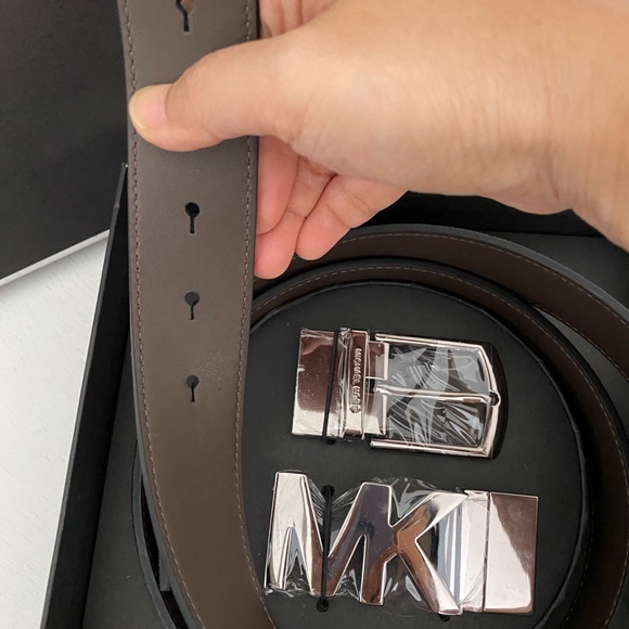 Michael Kors 4-In-1 Logo Belt Box Set - Picture 4 of 5